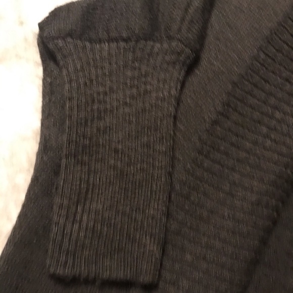 Simple 🖤 Cardigan! - Picture 4 of 6